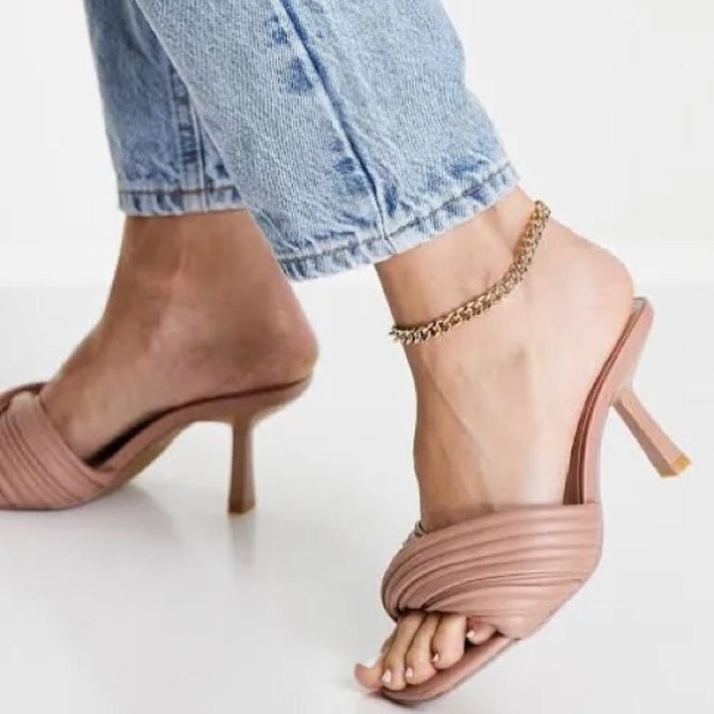 NEW Steve Madden Twinkled Sandal in Tan